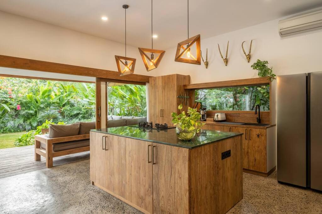 Designer New 3Bdr - Lush Garden+Pool Gili Trawangan Exterior foto
